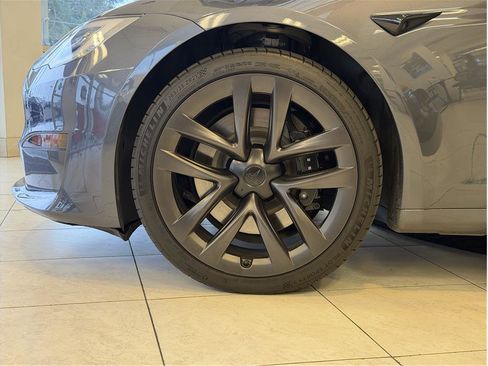 Used 2021 Tesla Model S Plaid image 9