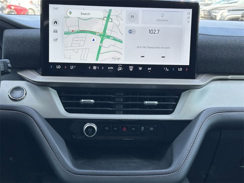 Used 2025 Ford Explorer Active w/ Active Comfort Package image 16