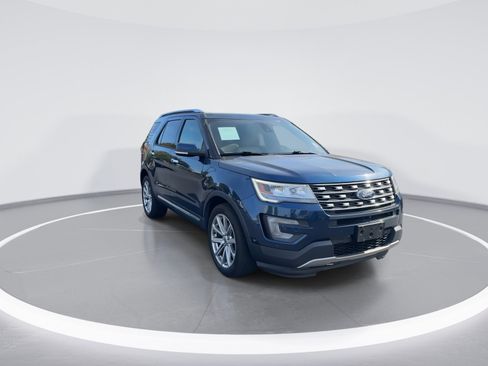 Used 2017 Ford Explorer Limited w/ Equipment Group 301A AWD/4WD image 2