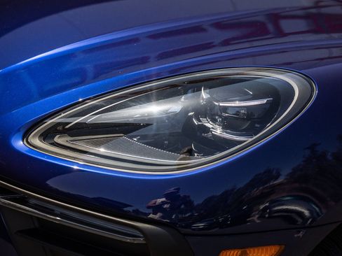 Certified 2026 Porsche Macan AWD/4WD image 24