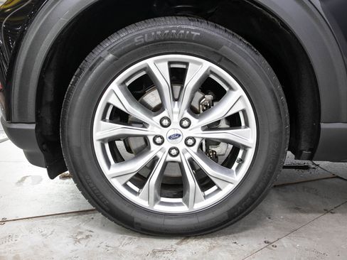 Used 2020 Ford Explorer XLT w/ Equipment Group 202A AWD/4WD image 32