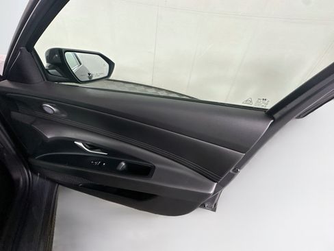 Used 2025 Hyundai Elantra SEL FWD image 31