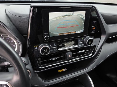 Used 2024 Toyota Highlander XSE image 10