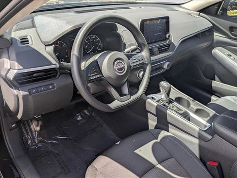 Certified 2025 Nissan Altima 2.5 S FWD image 10