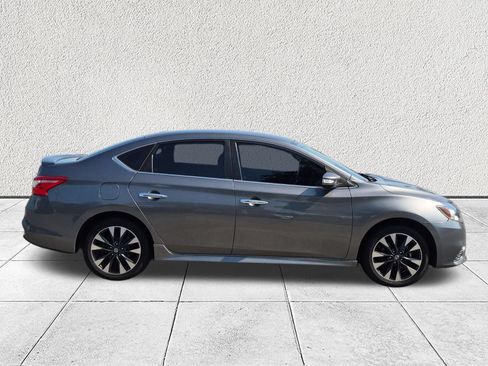 Used 2019 Nissan Sentra SR FWD image 2