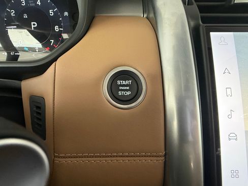 New 2026 Land Rover Discovery Limited Edition AWD/4WD image 18