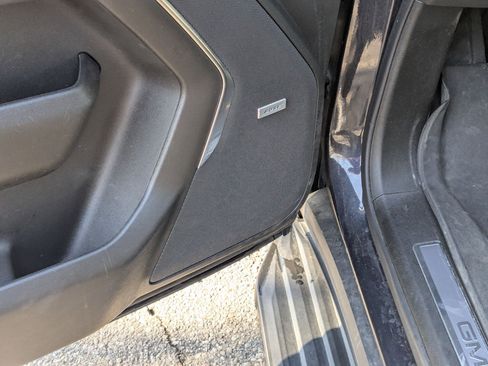 Used 2023 GMC Yukon SLT w/ SLT Premium Package image 15