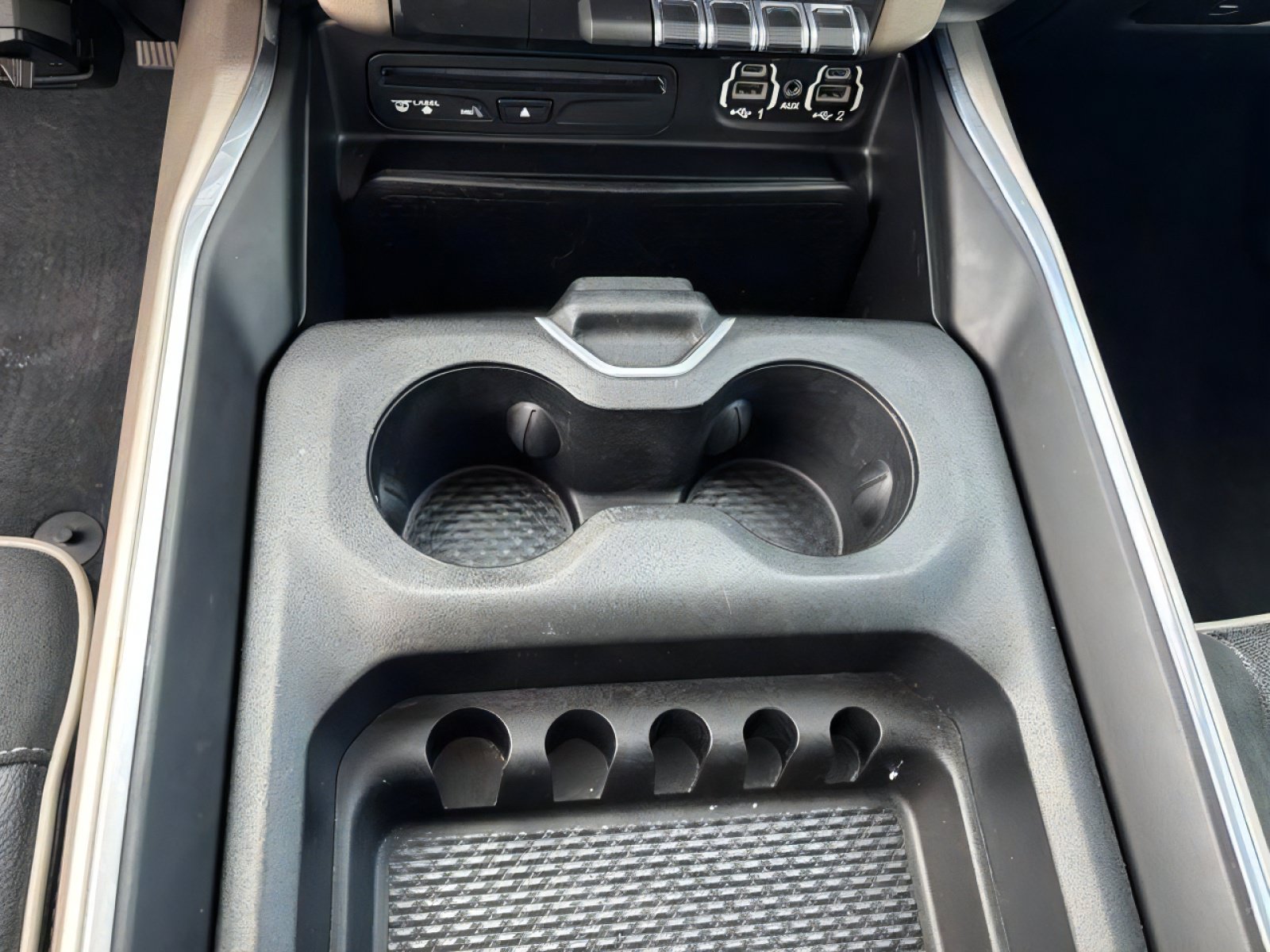 Used 2019 RAM 1500 Laramie AWD/4WD image 17