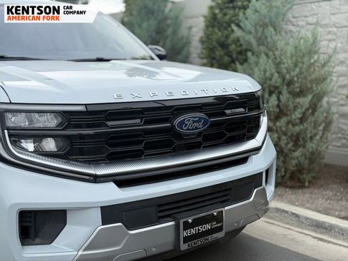 Used 2025 Ford Expedition Platinum AWD/4WD image 16