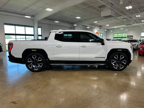 Used 2025 GMC Sierra EV Denali AWD/4WD image 9