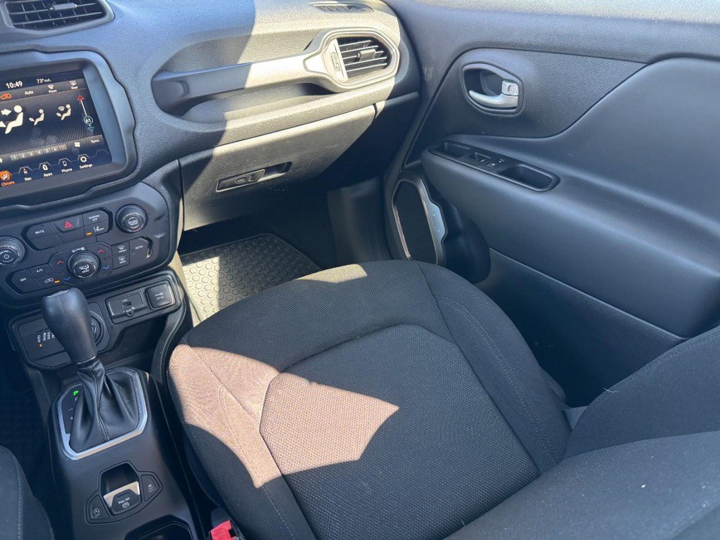 Used 2023 Jeep Renegade Latitude AWD/4WD image 18