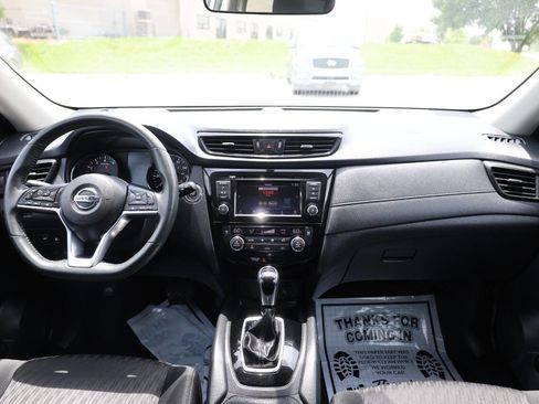 Used 2018 Nissan Rogue SV image 14