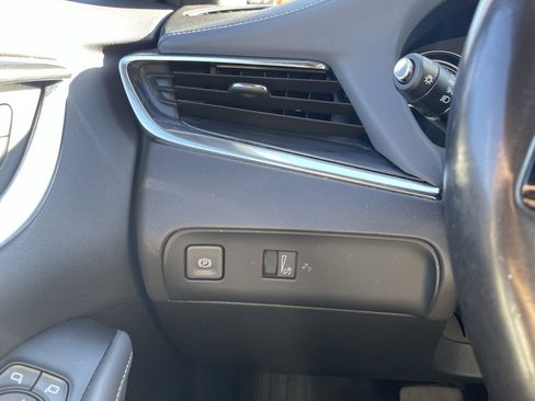 Used 2023 Buick Enclave Essence image 17