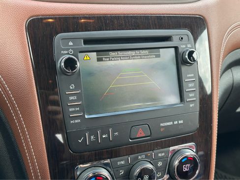 Used 2016 Chevrolet Traverse LT AWD/4WD image 16