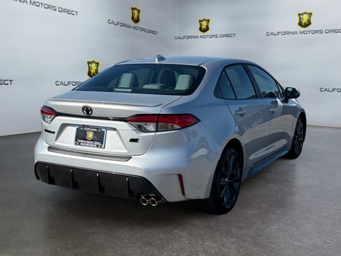 Used 2025 Toyota Corolla SE w/ SE Premium Package image 5