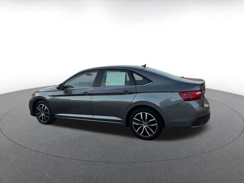 Used 2025 Volkswagen Jetta SE image 10