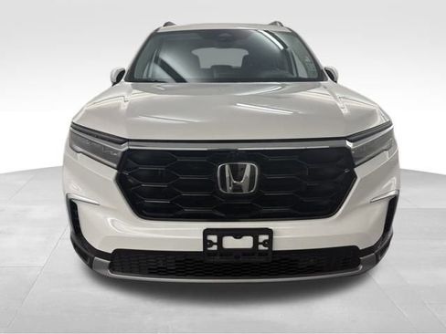 Used 2025 Honda Pilot Elite image 3
