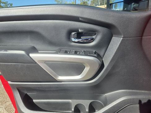 Used 2024 Nissan Titan SV w/ SV Convenience Package image 11