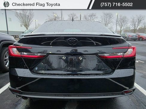 Used 2025 Toyota Camry SE w/ Convenience Package image 5