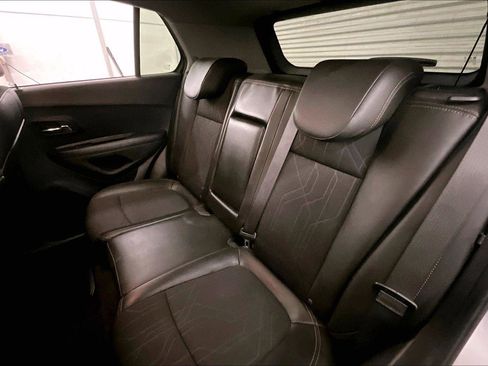 Used 2019 Chevrolet Trax LT w/ LT Convenience Package image 25