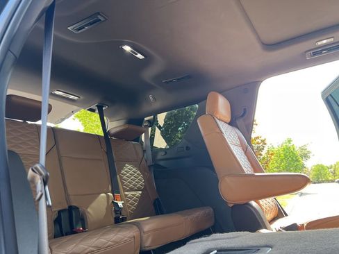 Used 2022 Cadillac Escalade Premium Luxury RWD image 46