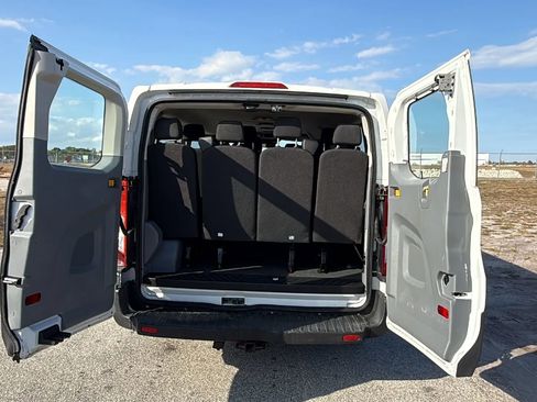 Used 2017 Ford Transit 350 XLT image 5