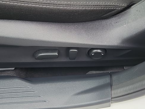 Certified 2025 Subaru Outback Premium AWD/4WD image 13