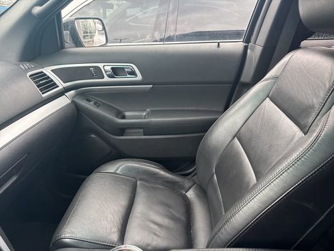 Used 2015 Ford Explorer XLT w/ Equipment Group 202B image 17