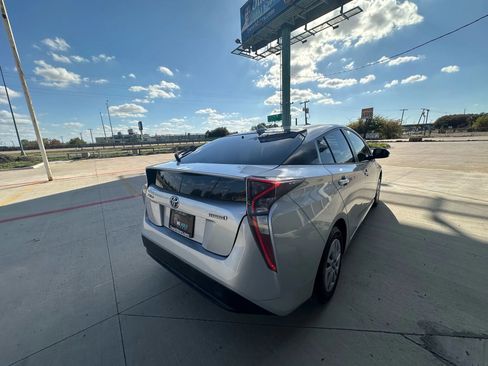 Used 2016 Toyota Prius Two image 5