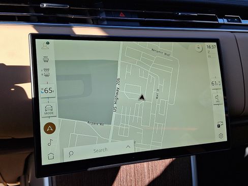 New 2026 Land Rover Range Rover Long Wheelbase SE image 13