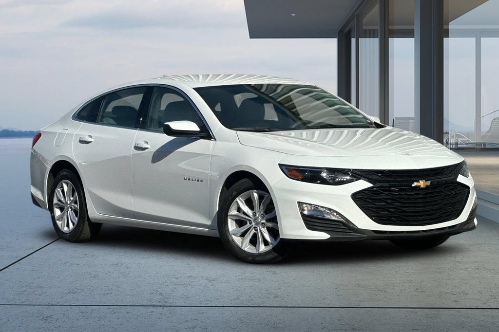 Used 2025 Chevrolet Malibu LT FWD image 2