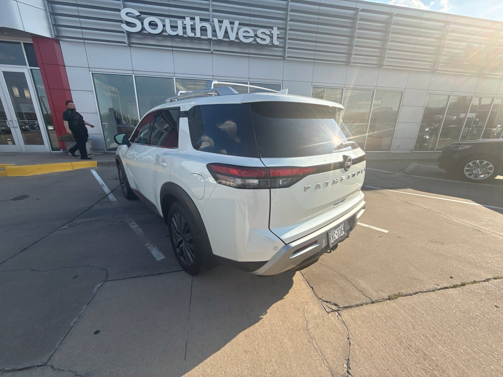 Used 2022 Nissan Pathfinder SL w/ SL Premium Package FWD image 5