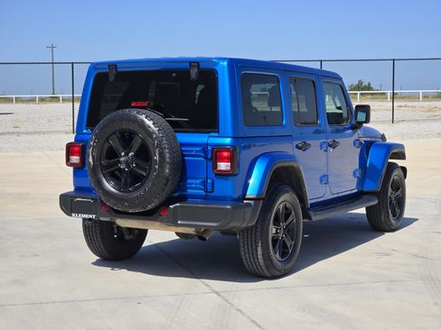 Used 2021 Jeep Wrangler Unlimited Sahara AWD/4WD image 8