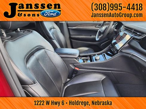 Used 2023 Jeep Grand Cherokee 4WD 4xe image 7