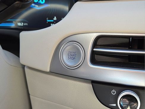 Used 2024 Hyundai Palisade Limited image 32