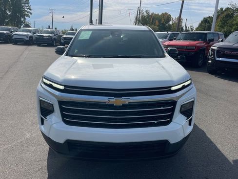 Used 2025 Chevrolet Traverse LT w/ Driver Confidence Package image 8