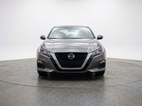 Used 2025 Nissan Altima 2.5 SV FWD image 2