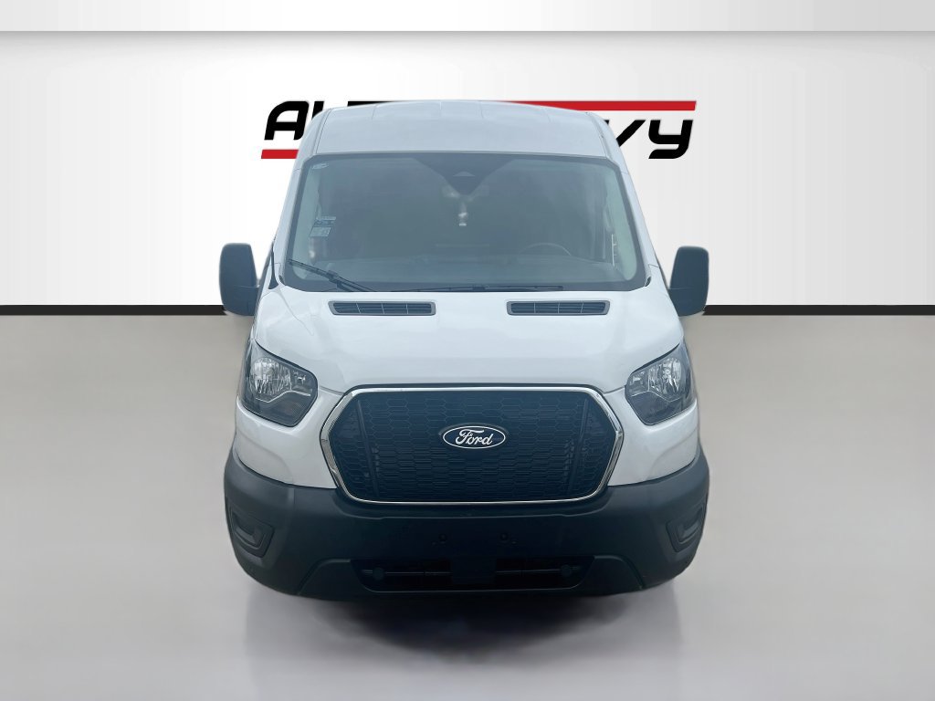 Used 2026 Ford Transit 250 148 Medium Roof Extended AWD image 2