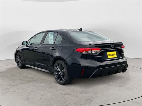 Used 2024 Toyota Corolla SE image 3