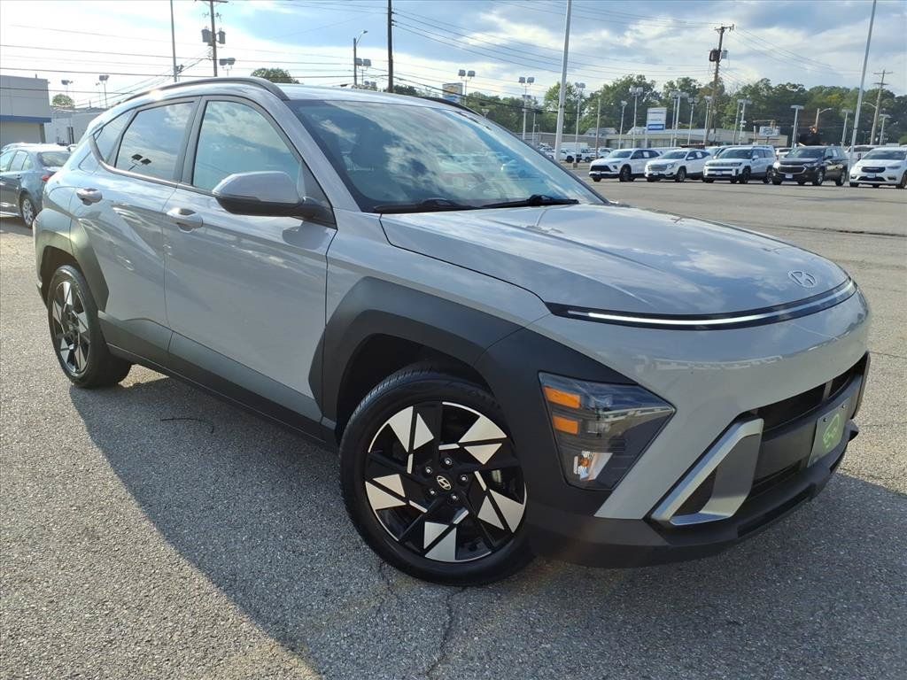 Used 2024 Hyundai Kona SEL FWD image 2