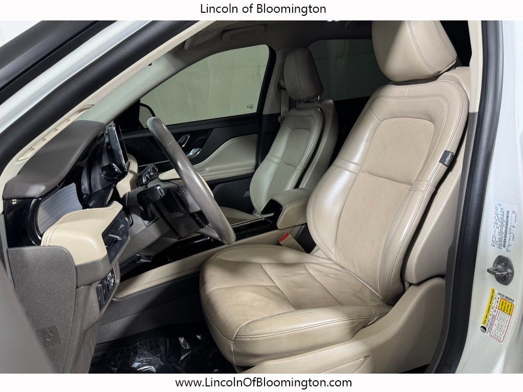 Used 2022 Lincoln Corsair AWD w/ Premium Package image 16