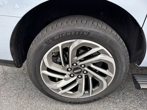 Used 2025 Lincoln Navigator L Reserve AWD/4WD image 17