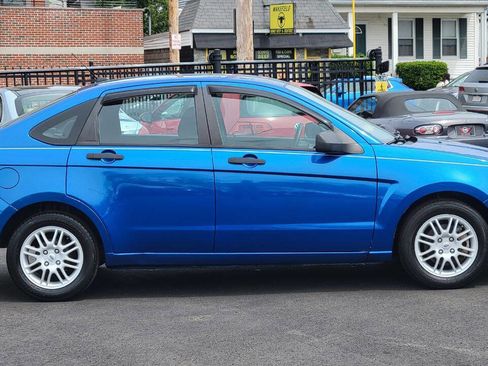 Used 2010 Ford Focus SE FWD image 5
