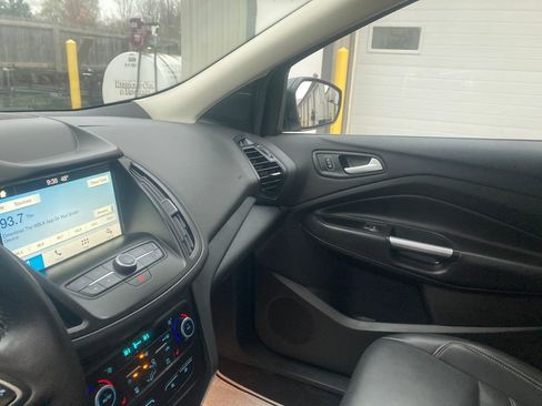 Used 2019 Ford Escape SEL image 16