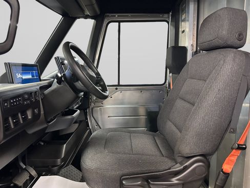 Used 2025 Chevrolet Brightdrop 600 FWD image 13