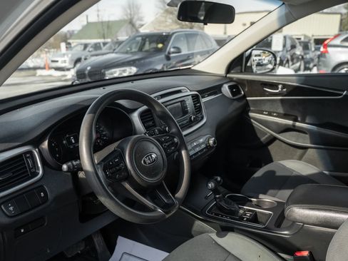 Used 2016 Kia Sorento LX image 6