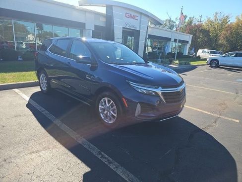 Used 2022 Chevrolet Equinox LT image 2