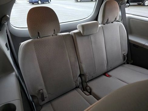 Used 2015 Toyota Sienna LE image 35