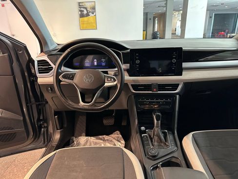 Used 2026 Volkswagen Taos SE AWD/4WD image 34