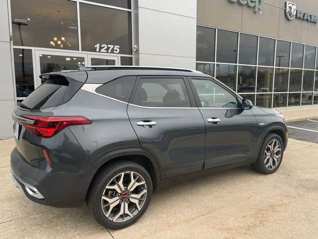 Used 2023 Kia Seltos SX w/ SX Sunroof Package AWD/4WD image 3